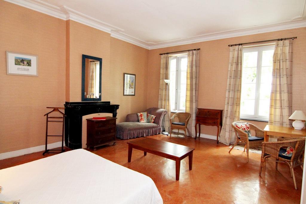 Les Volets Bleus Bed and Breakfast Sallèles-dʼAude Εξωτερικό φωτογραφία